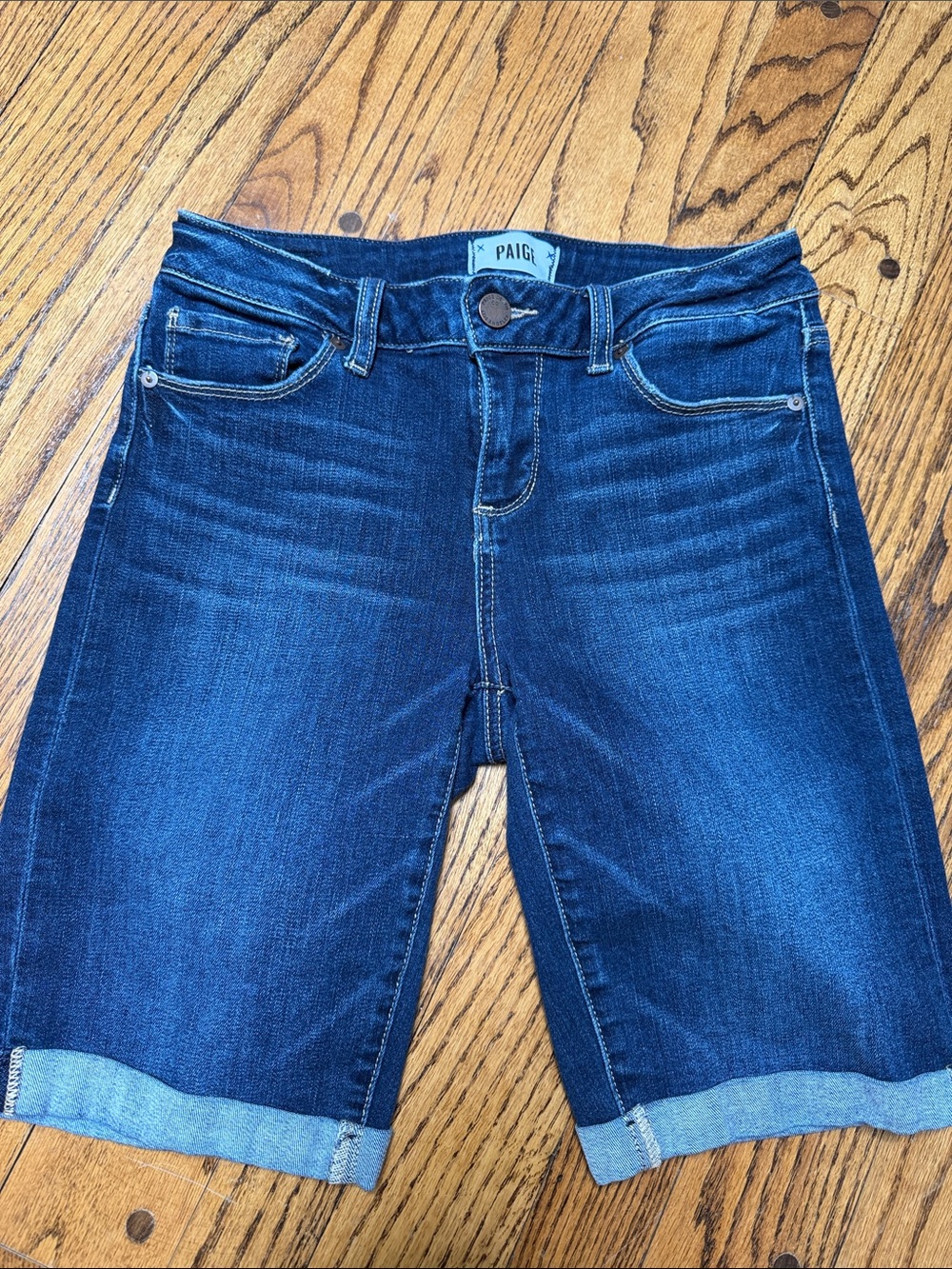 Paige sz 26 Jax Knee Short - 94% cotton - jean denim walking shorts